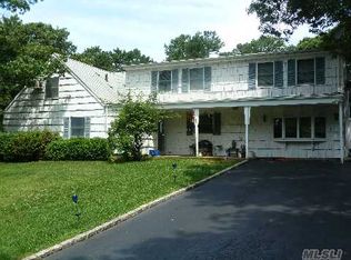 59 Lakeside Dr, Farmingville, NY 11738