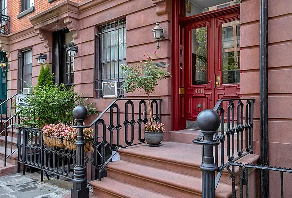 Rented by Warburg | media 10