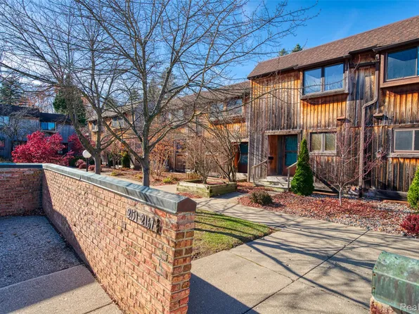 2155 Pauline Ct, Ann Arbor, MI 48103