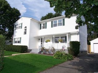 27 Foster Rd, Ronkonkoma, NY 11779