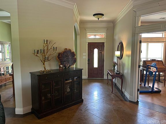 5th image of 11 Oakwood Dr