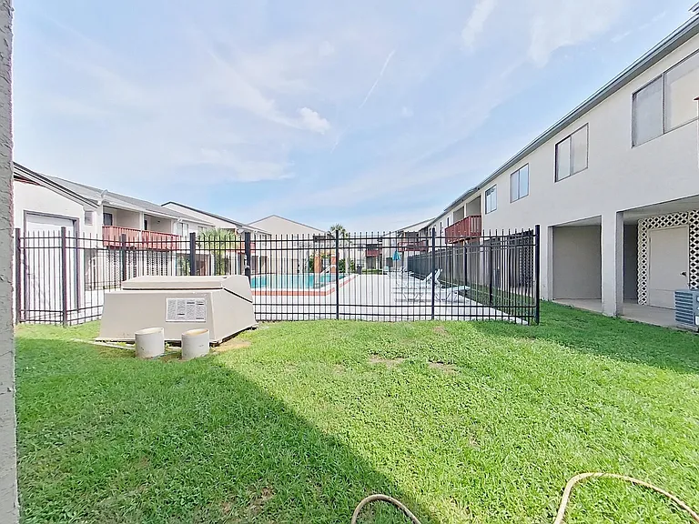 1345 Airport Dr #H20 — Photo 12