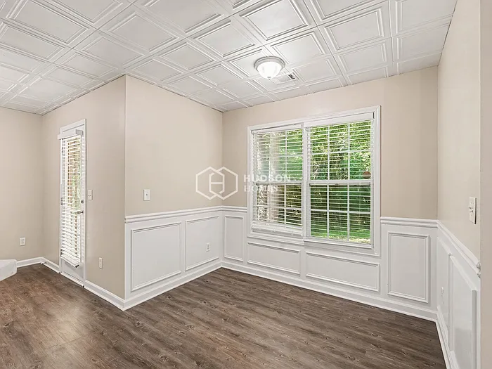 3 bed, 2.0 bath, 1568 sqft, $1,965 — Photo 3
