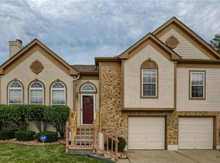 9316 N Charlotte Ct, Kansas City, MO 64155