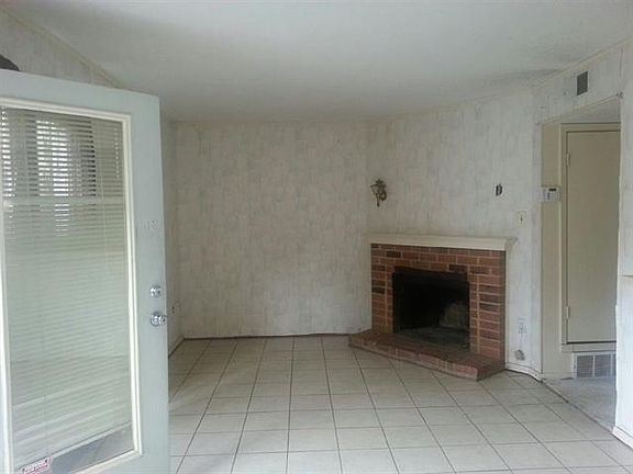 2nd image of 4868 Chesterwood Ct