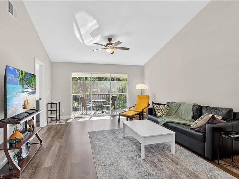 209 Robin Hood Cir #201 — Photo 3