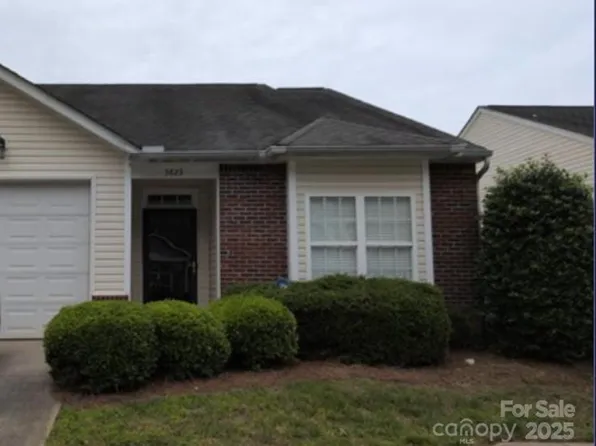 5823 Bradford Lake Ln, Charlotte, NC 28269