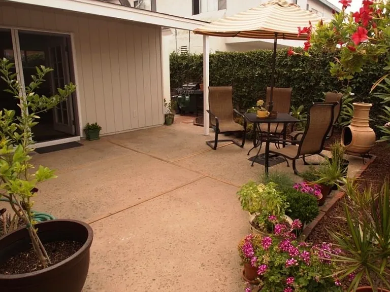 2711 Magnolia Ave — Photo 2