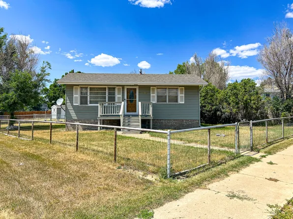 1301 1st St E, Roundup, MT 59072