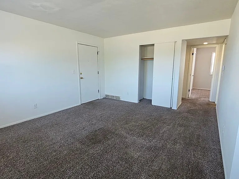 710 W 63rd St — Photo 11