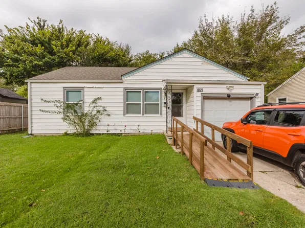 1821 S Ridgewood Dr, Wichita, KS 67218
