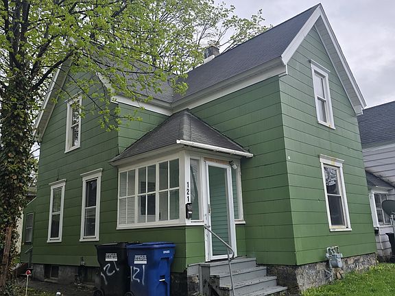 2nd image of 121 W End Dr