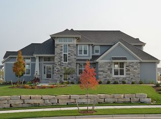 N56W19718 Powell Dr, Menomonee Falls, WI 53051