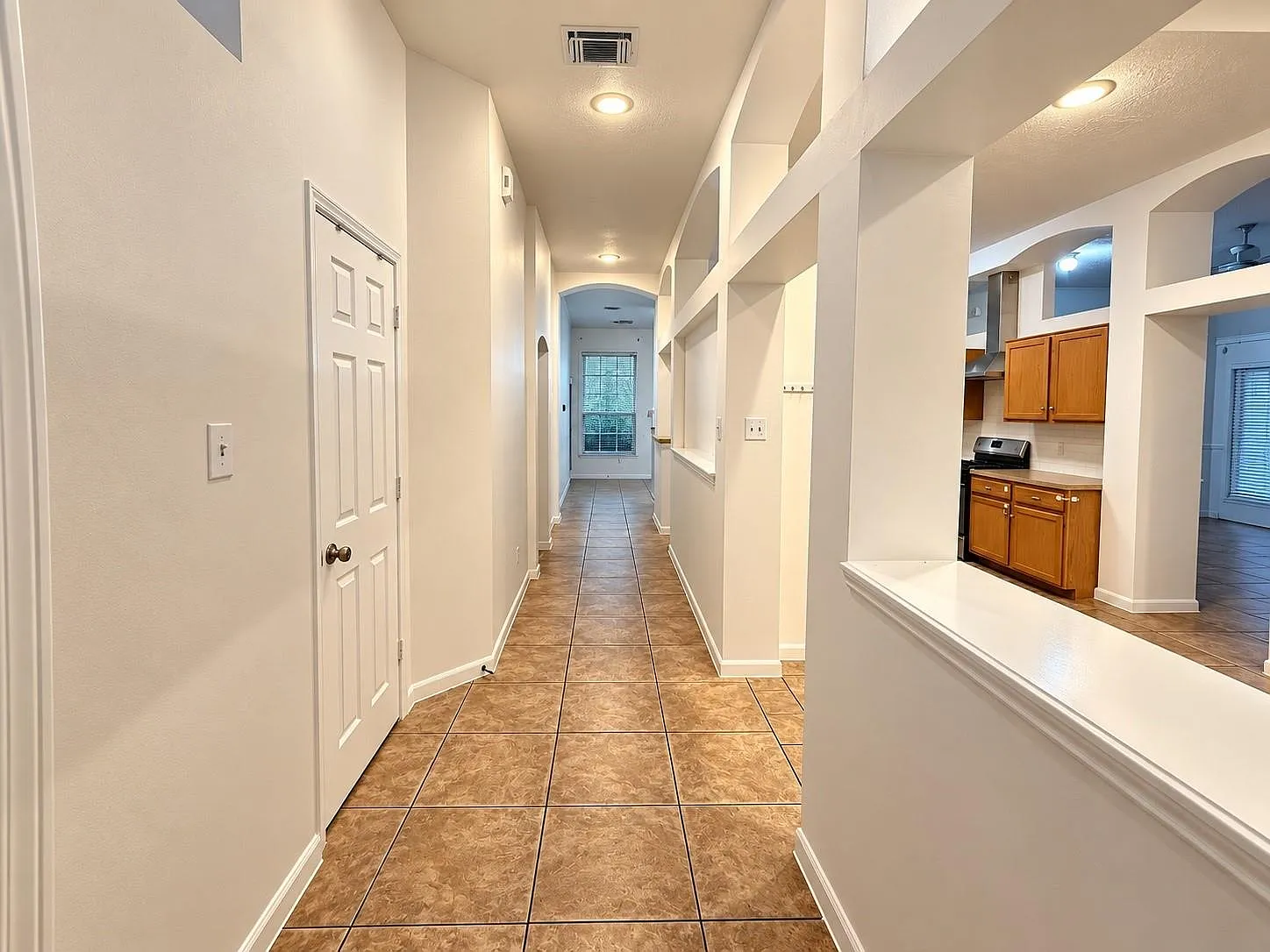 3 bed, 2.0 bath, 2005 sqft, $2,400 — Photo 4