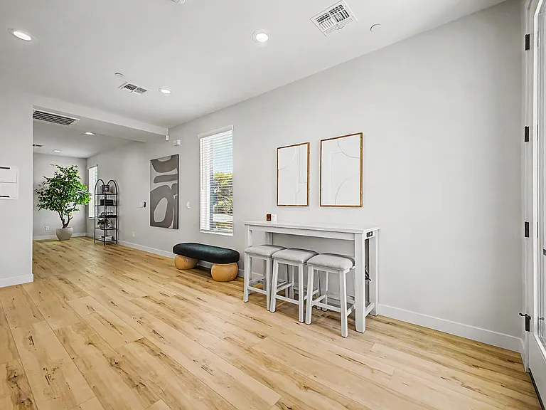 2601 E Clarendon Ave #9 — Photo 33