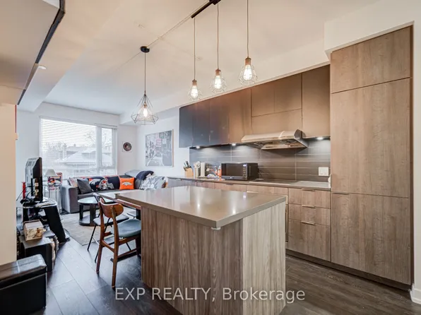 223 Saint Clair Ave W Unit 209, Toronto, ON M4V 1R4