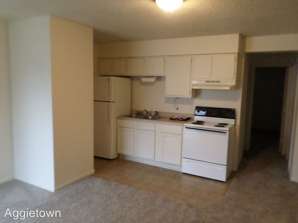 1st image of 728 W 11th St APT E