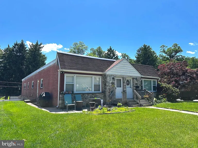 176 Juniper Rd — Photo 2