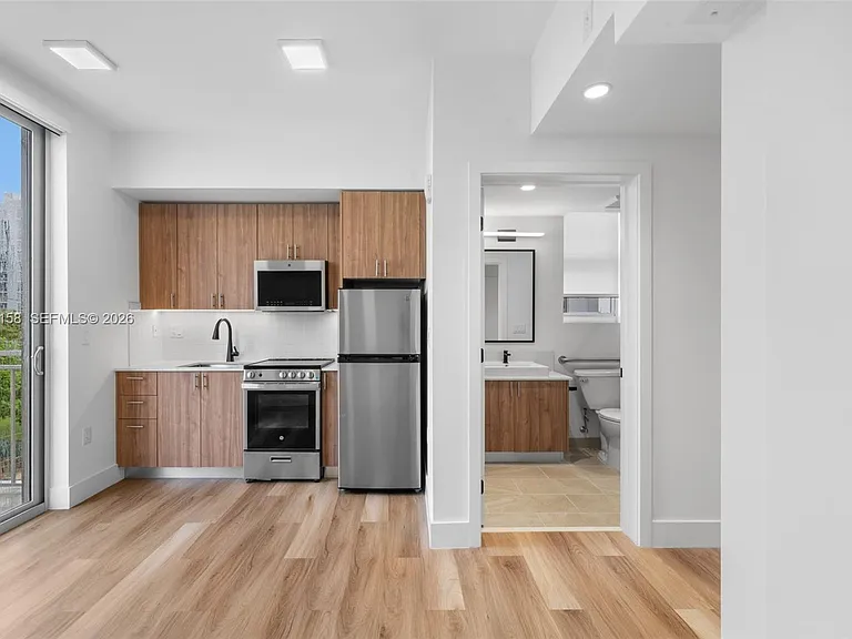 650 SW 1st St #206 — Photo 2