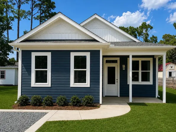 4388 Sweetbay Drive SE, Southport, NC 28461