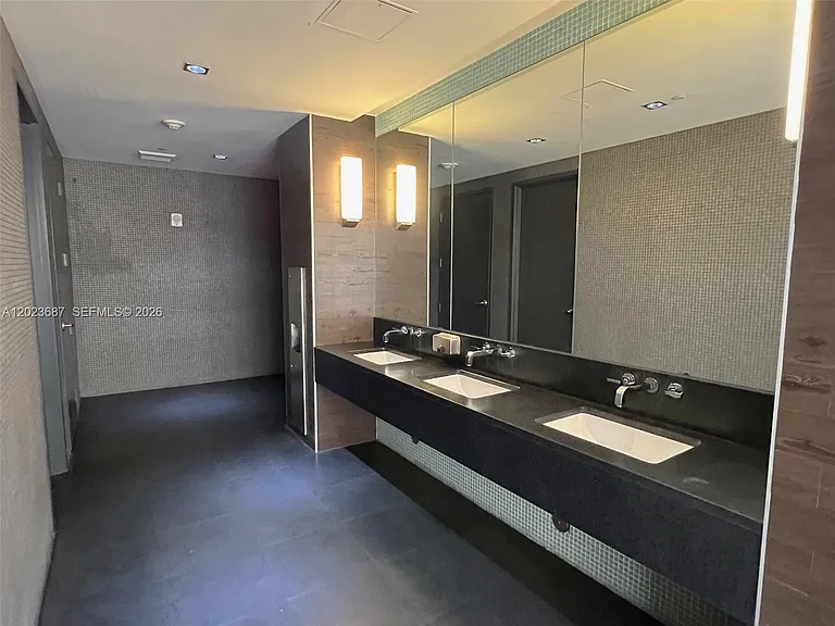 55 SE 6th St #1506 — Photo 28
