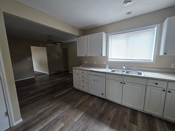 4th image of 1661 Newell St