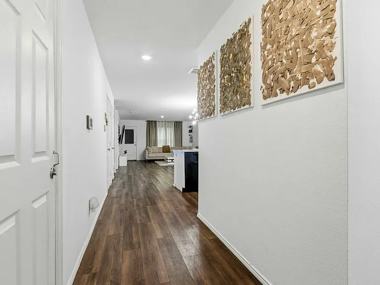 2915 Acacia Dr — Photo 4