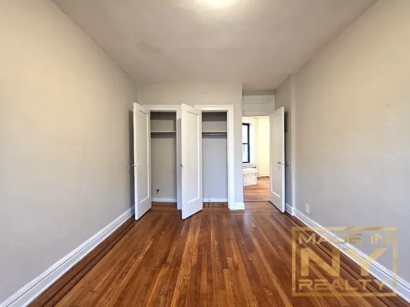 25-23 31st Avenue image 7 of 7