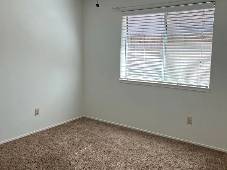 8805 Landover Ln — Photo 9