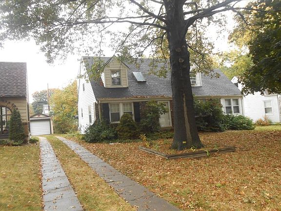 2nd image of 434 E 75th St