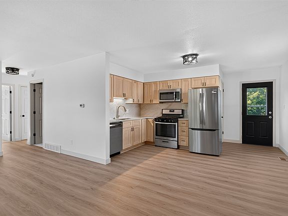 5th image of 4656 Hyperion Dr