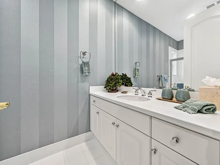 123 Sunesta Cove Dr — Photo 32
