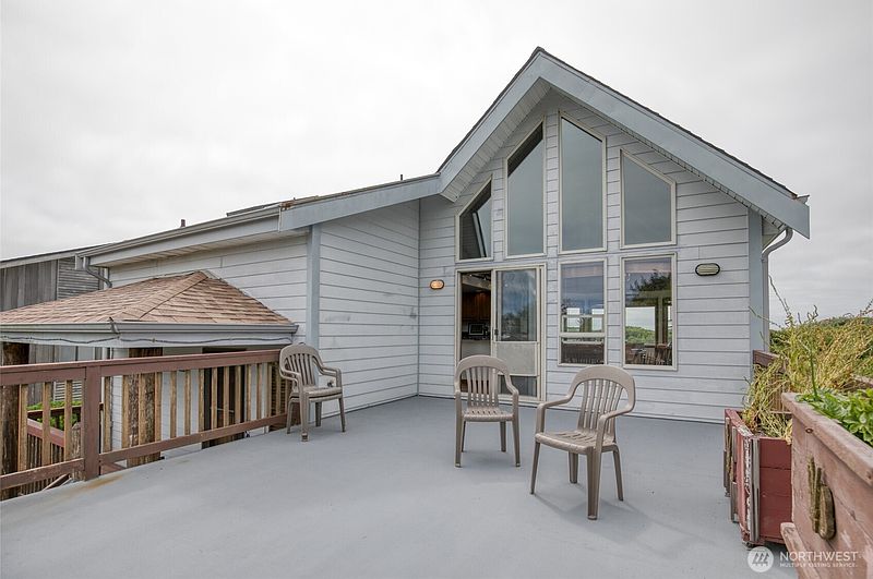 5th image of 501 Ocean Shores Boulevard NW