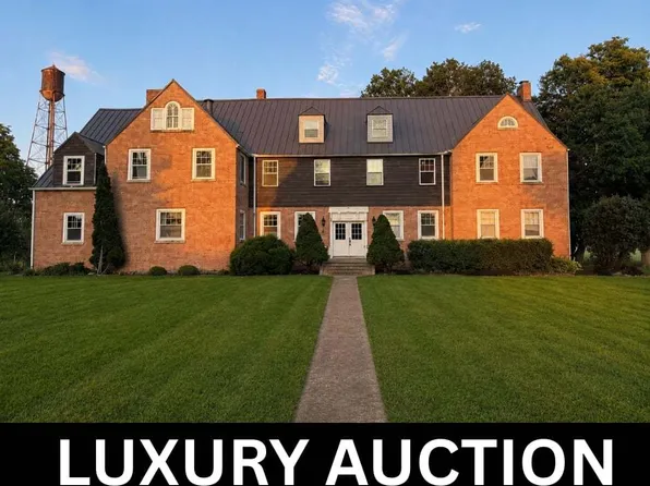 5747 S Peek Home Rd, Polo, IL 61064
