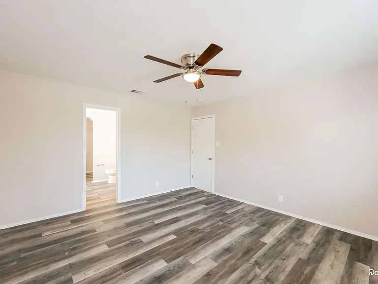 307 Mallow Grv — Photo 10
