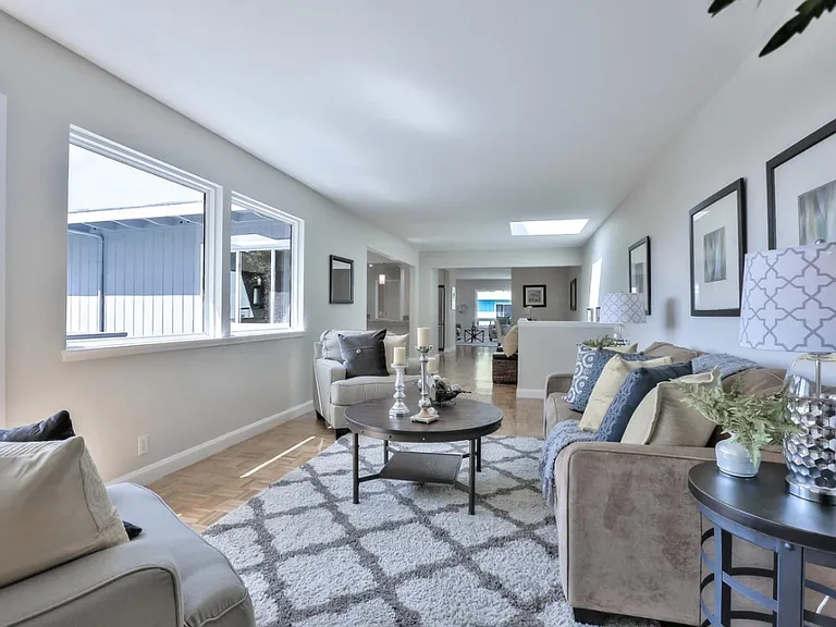1144 Valencia Way — Photo 8