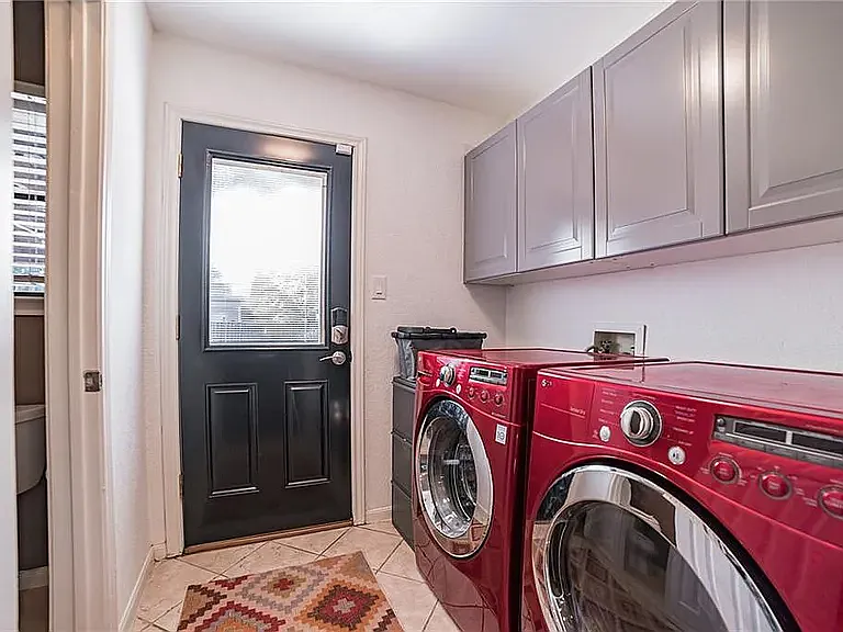 6520 Heron Dr — Photo 4