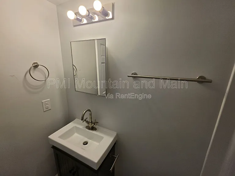 617 Brookshire St #B — Photo 17
