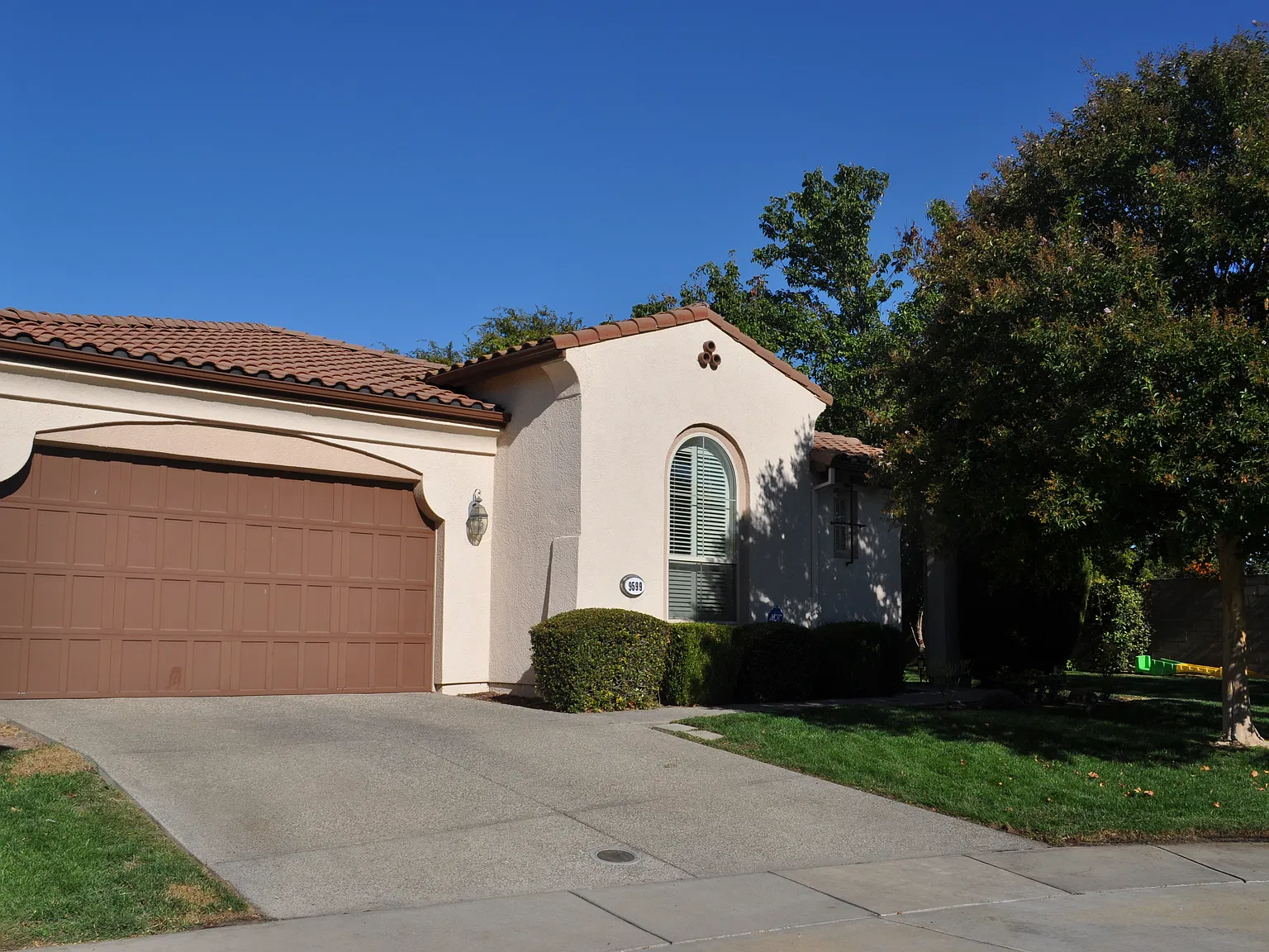 4 bed, 2164 sqft, $4,200 — Photo 2