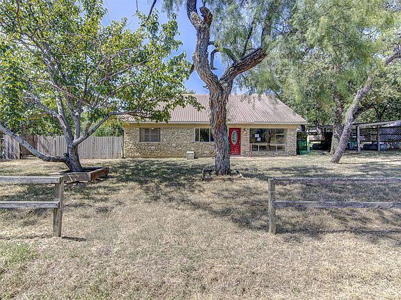 2nd image of 322 E Castleshoals Dr