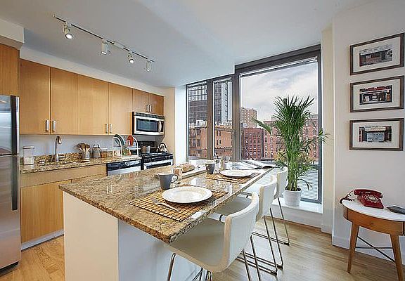 3rd image of 188 Ludlow St APT 6A