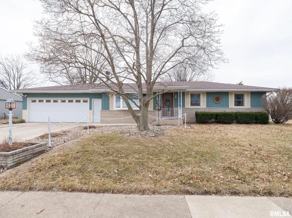 1703 Highwood Ave, Pekin, IL 61554