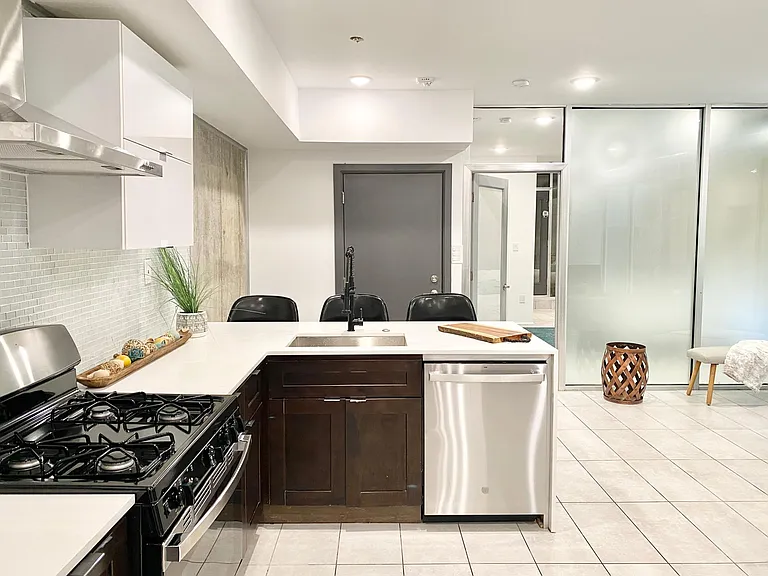 1233 N Franklin St #1 — Photo 3