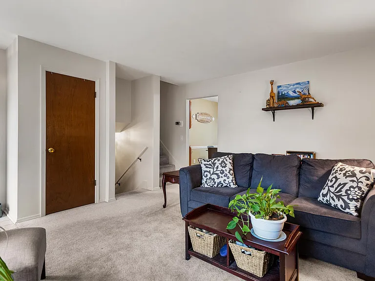 2406 Southwood Dr — Photo 3