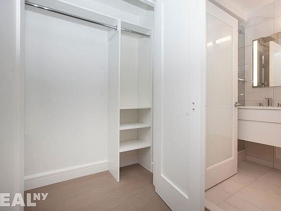 5th image of 311 W 50th St APT 6R