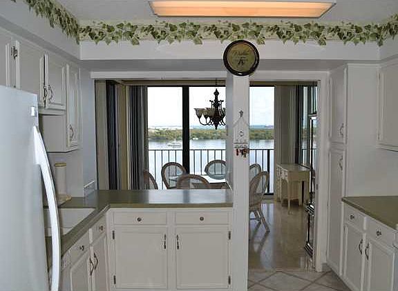 4th image of 126 Lakeshore Dr APT 1127