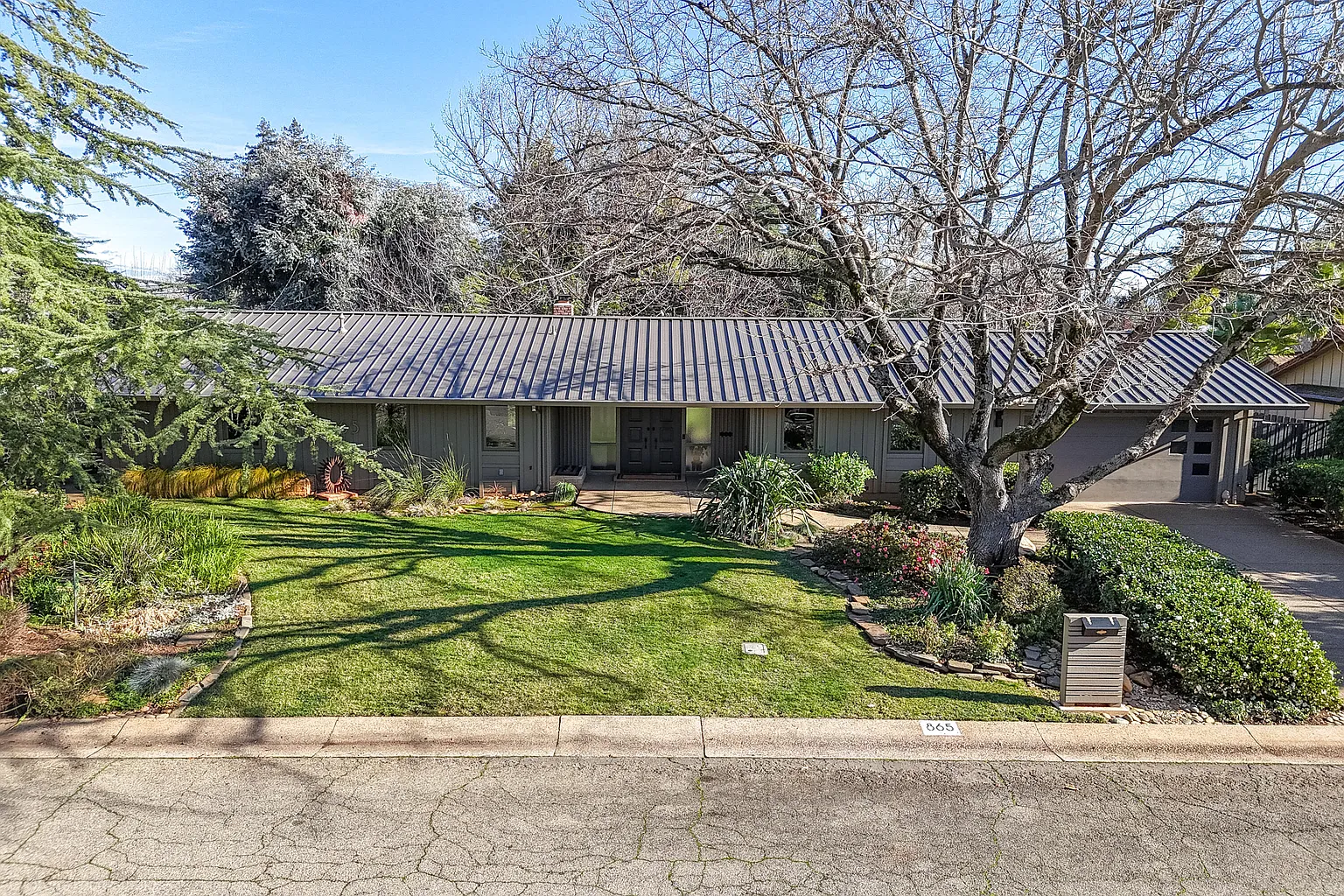 865 Hallmark Dr photo 1