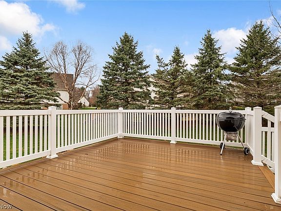 3rd image of 2041 Penhurst Cir NE