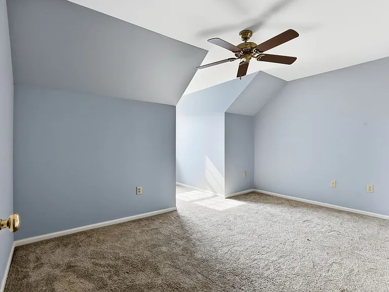 472 Hillside Dr — Photo 22