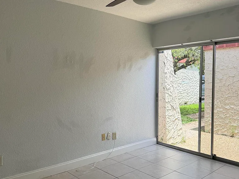 9640 NW 65th St #D10 — Photo 14